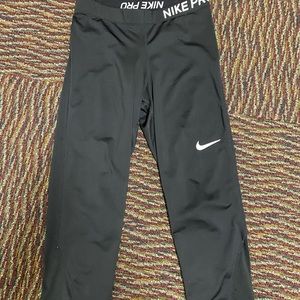 Black Nike Pro crop leggings